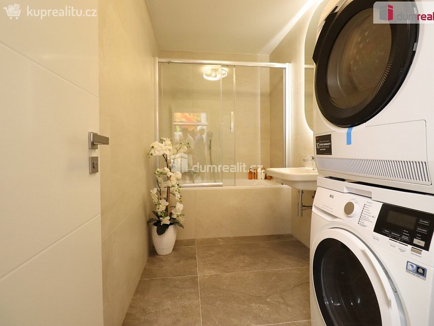 Pronájem bytu 3+kk 86 m^2 Šumavská, Karlovy Vary 