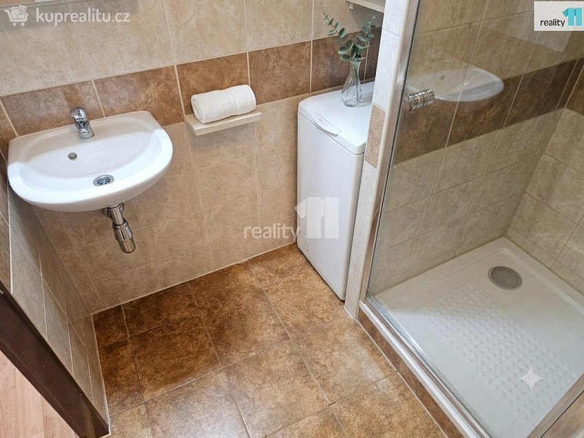 Prodej bytu 2+kk 31 m^2 Novodvorská, Praha 4 