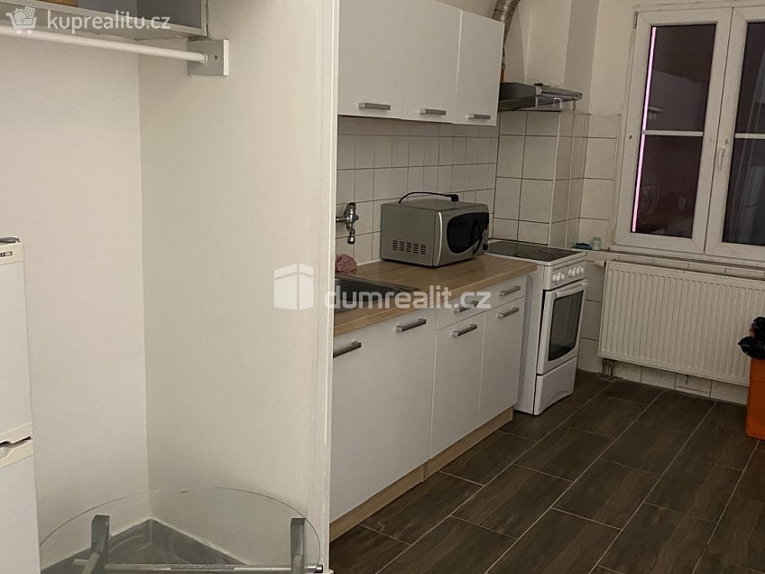 Pronájem bytu - pokoj 15 m^2 Zenklova, Praha 8 