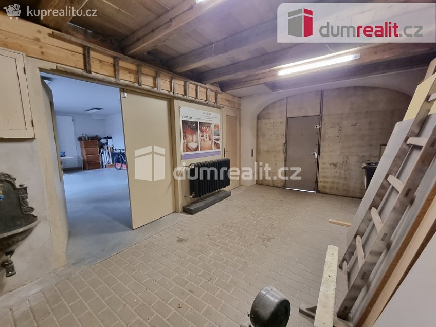 Pronájem  výrobních prostor 238 m^2 Velkoveská, Odolena Voda 