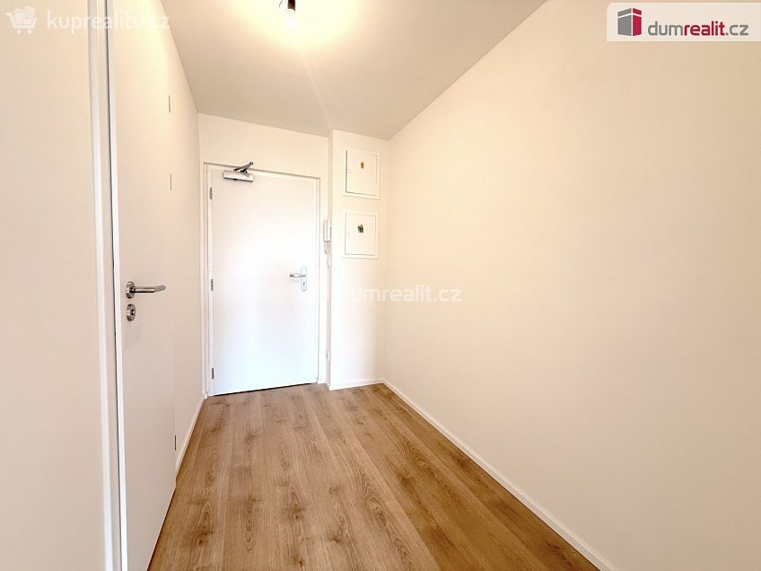 Prodej bytu 1+kk 23 m^2 Čenětická, Praha 11 