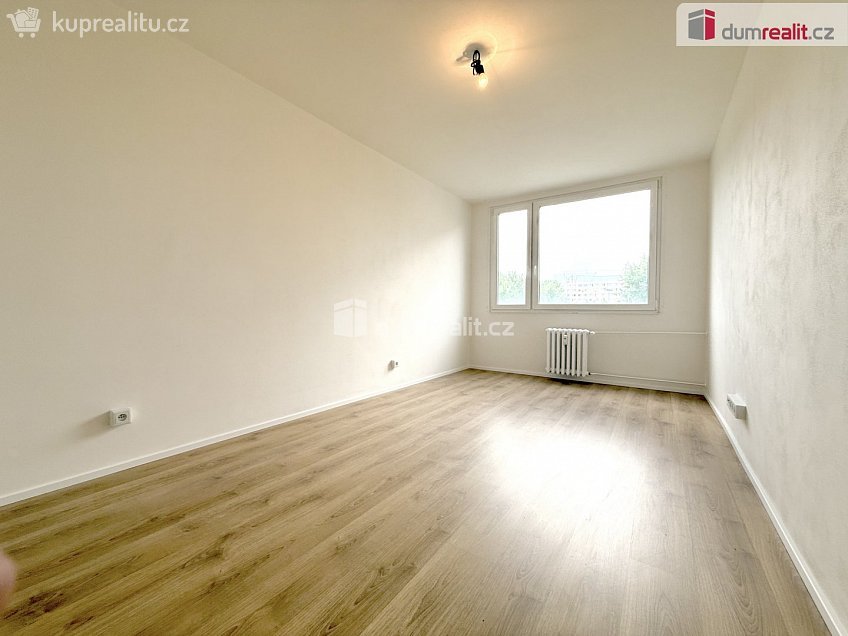 Prodej bytu 1+kk 23 m^2 Čenětická, Praha 11 