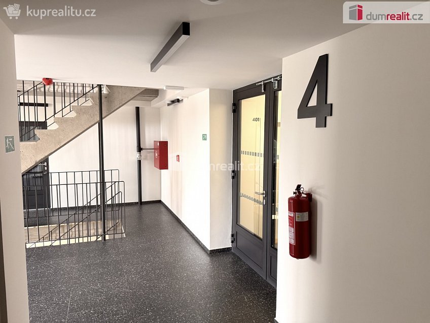 Prodej bytu 1+kk 23 m^2 Čenětická, Praha 11 