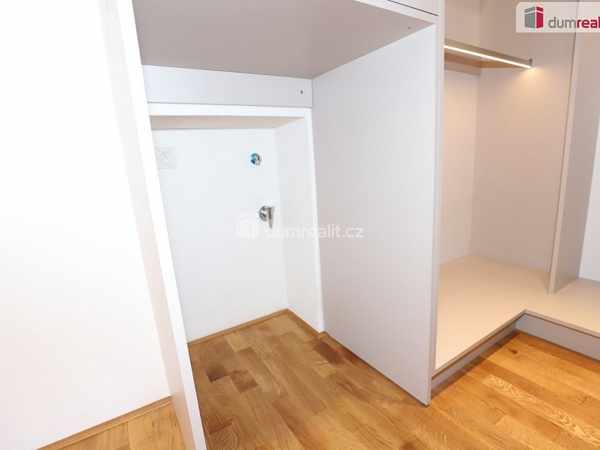 Pronájem bytu 2+kk 57 m^2 Vodárenská, Praha 4 