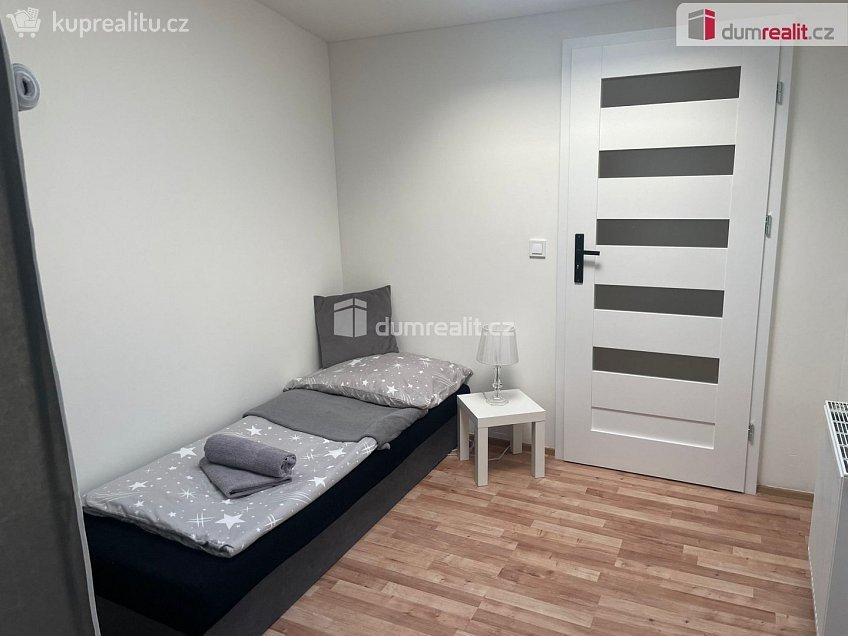 Pronájem bytu 1+kk 14 m^2 Podnikatelská, Praha-Běchovice 