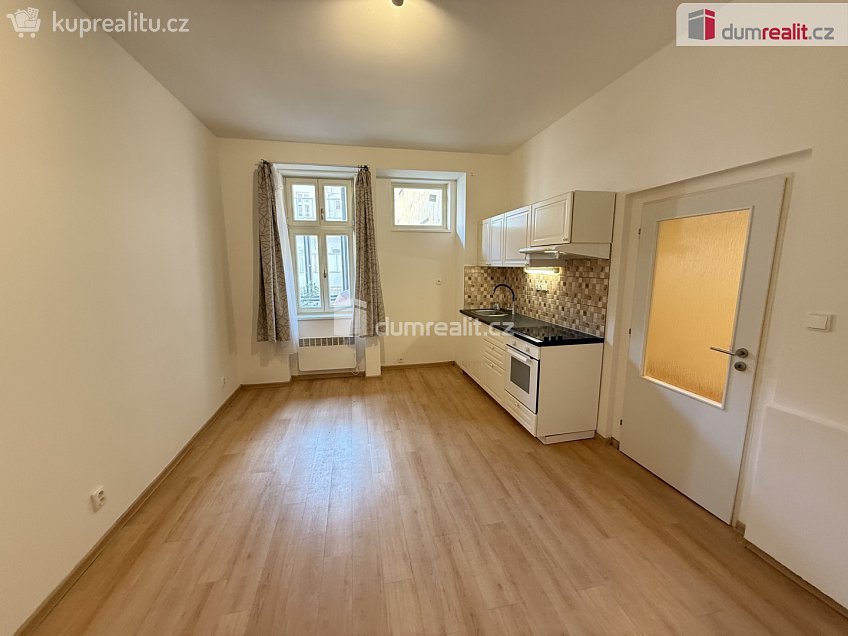 Pronájem bytu 2+kk 46 m^2 Drtinova, Praha 5 
