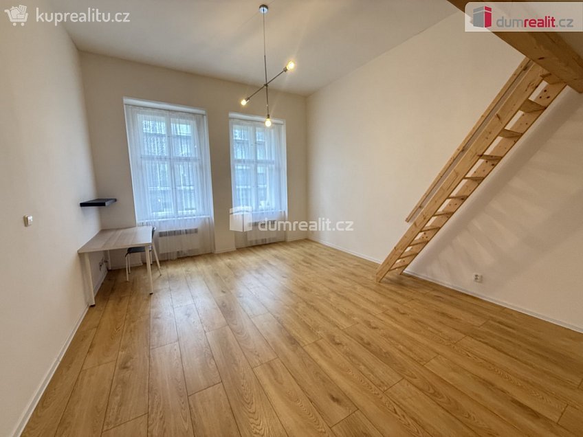 Pronájem bytu 1+kk 48 m^2 Na Valentince, Praha 5 