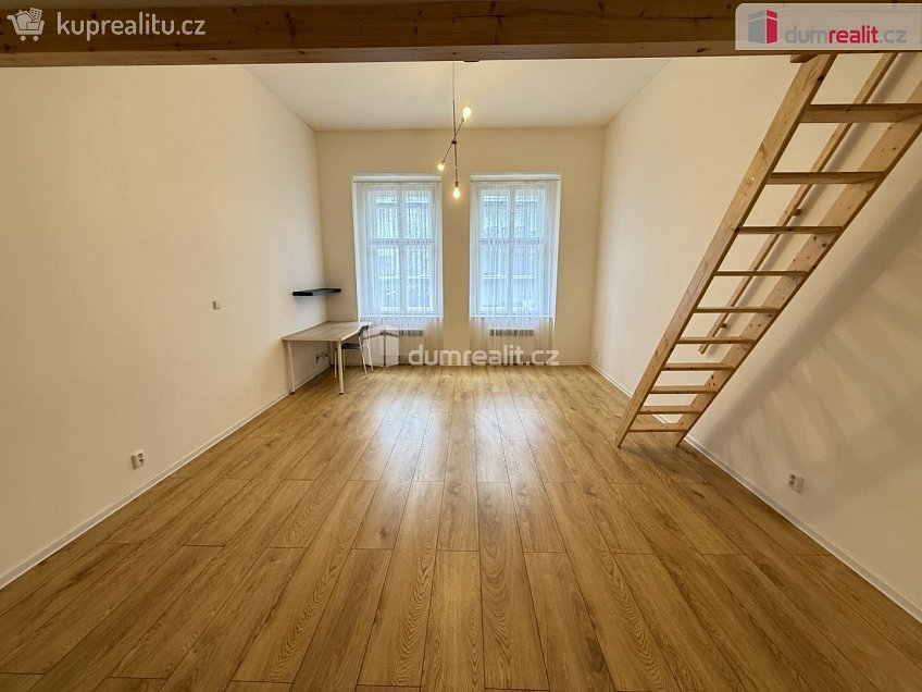 Pronájem bytu 1+kk 48 m^2 Na Valentince, Praha 5 
