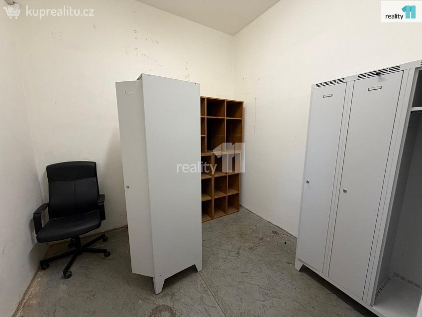 Pronájem  obchodních prostor 360 m^2 Okružní, Česká Lípa 