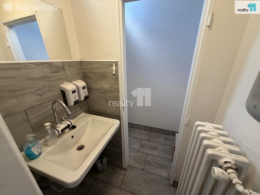 Pronájem  obchodních prostor 360 m^2 Okružní, Česká Lípa 