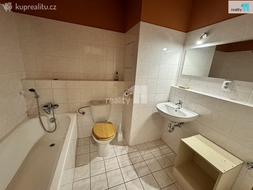 Pronájem bytu 2+kk 45 m^2 Wiesenthalova, Praha-Řeporyje 