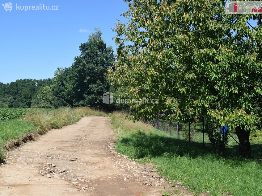 Prodej  stavebního pozemku 909 m^2 Loukovec, Loukovec 