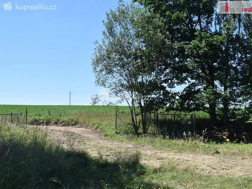 Prodej  stavebního pozemku 909 m^2 Loukovec, Loukovec 