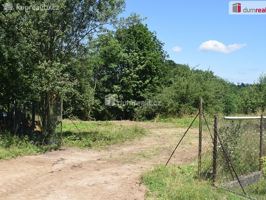 Prodej  stavebního pozemku 909 m^2 Loukovec, Loukovec 