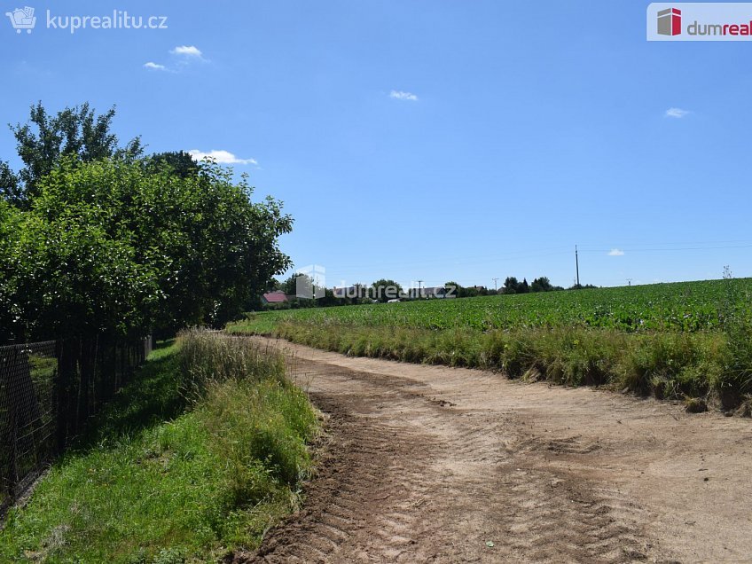 Prodej  stavebního pozemku 909 m^2 Loukovec, Loukovec 