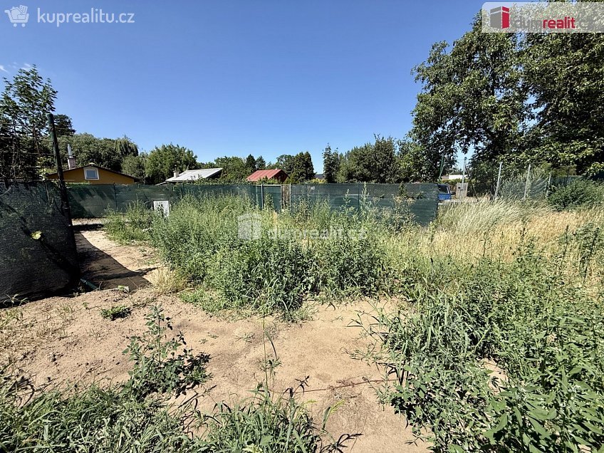 Prodej  zahrady 184 m^2 V Cihelnách, Veltrusy 