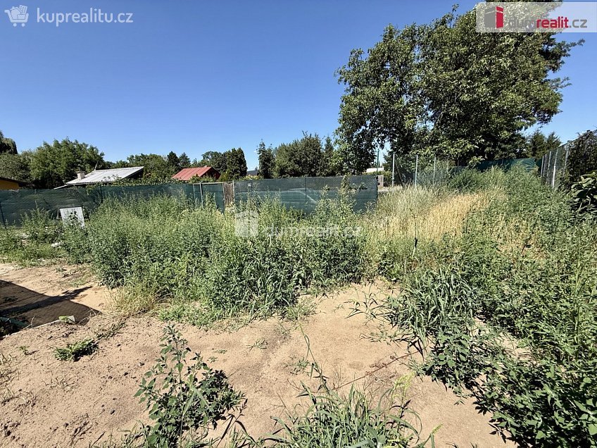 Prodej  zahrady 184 m^2 V Cihelnách, Veltrusy 