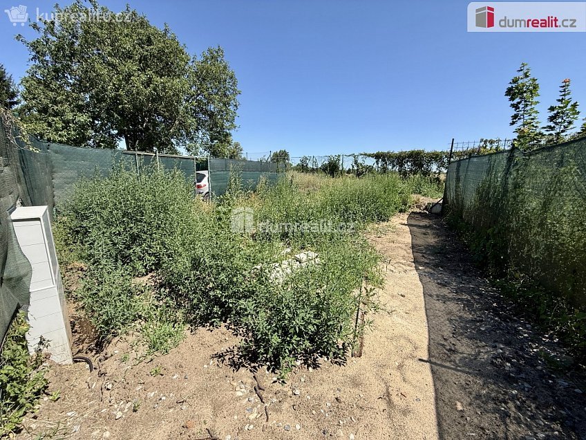 Prodej  zahrady 184 m^2 V Cihelnách, Veltrusy 