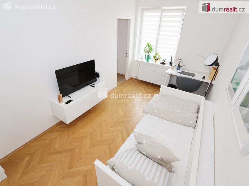 Pronájem bytu 1+1 29 m^2 náměstí Interbrigády, Praha 6 