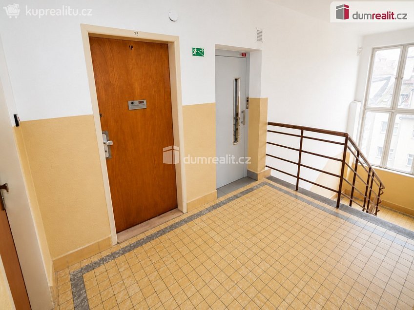 Pronájem bytu 1+1 29 m^2 náměstí Interbrigády, Praha 6 