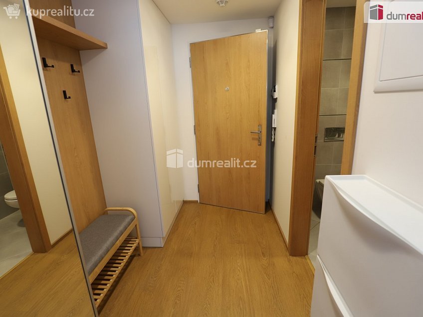 Prodej bytu 1+kk 38 m^2 Domalípova, Praha 9 
