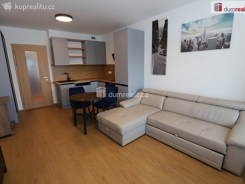 Prodej bytu 1+kk 38 m^2 Domalípova, Praha 9 