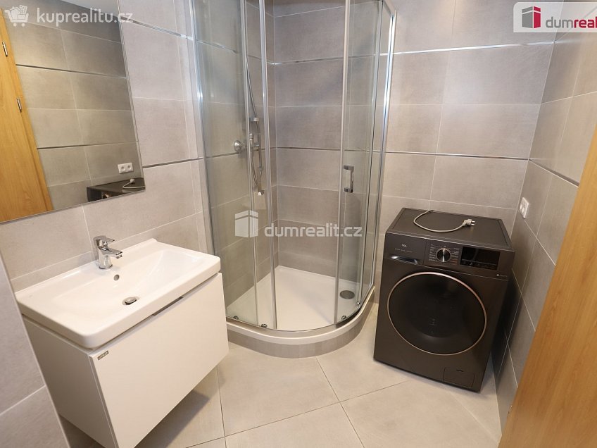 Prodej bytu 1+kk 38 m^2 Domalípova, Praha 9 