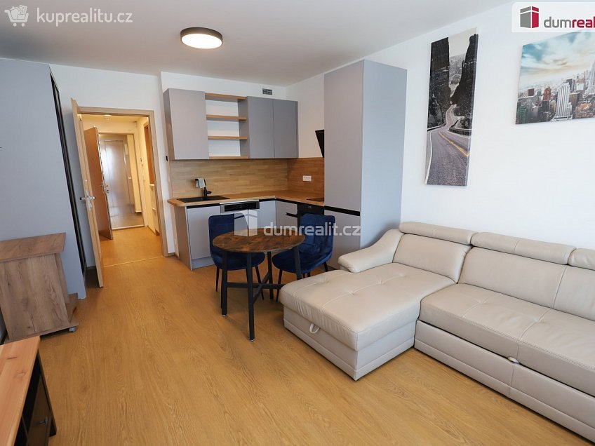 Prodej bytu 1+kk 38 m^2 Domalípova, Praha 9 
