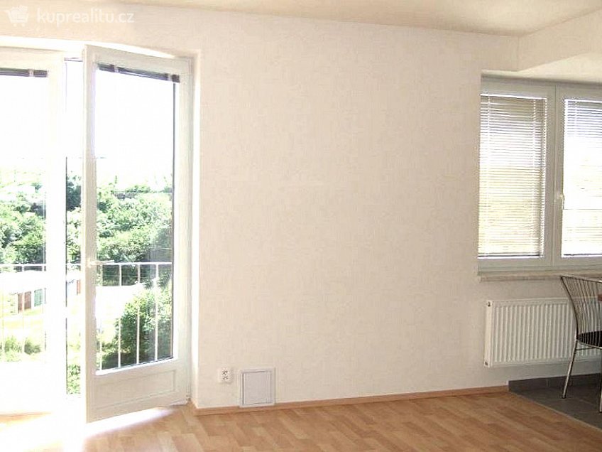 Pronájem bytu 1+1 35 m^2 U Leskavy, Brno 62500