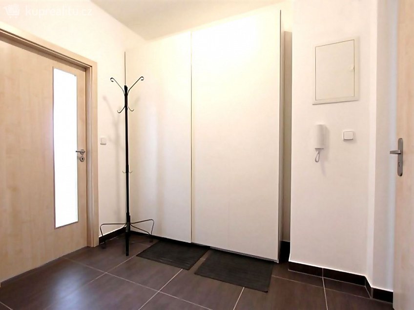 Pronájem bytu 1+1 35 m^2 U Leskavy, Brno 62500