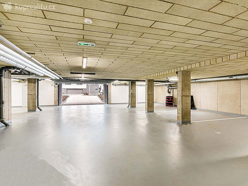 Pronájem  garážového stání 16 m^2 Zelnice II, Slavkov u Brna 68401