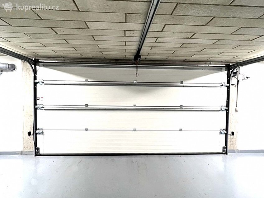 Pronájem  garážového stání 16 m^2 Zelnice II, Slavkov u Brna 68401