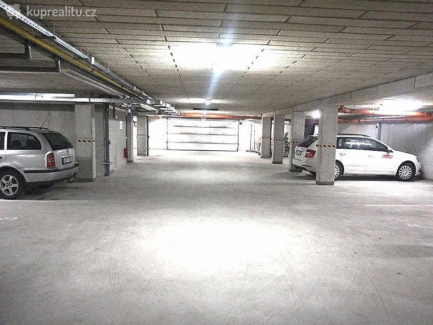 Pronájem  garážového stání 16 m^2 Zelnice II, Slavkov u Brna 68401