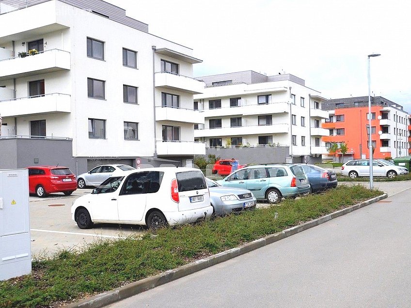 Pronájem  garážového stání 16 m^2 Zelnice II, Slavkov u Brna 68401