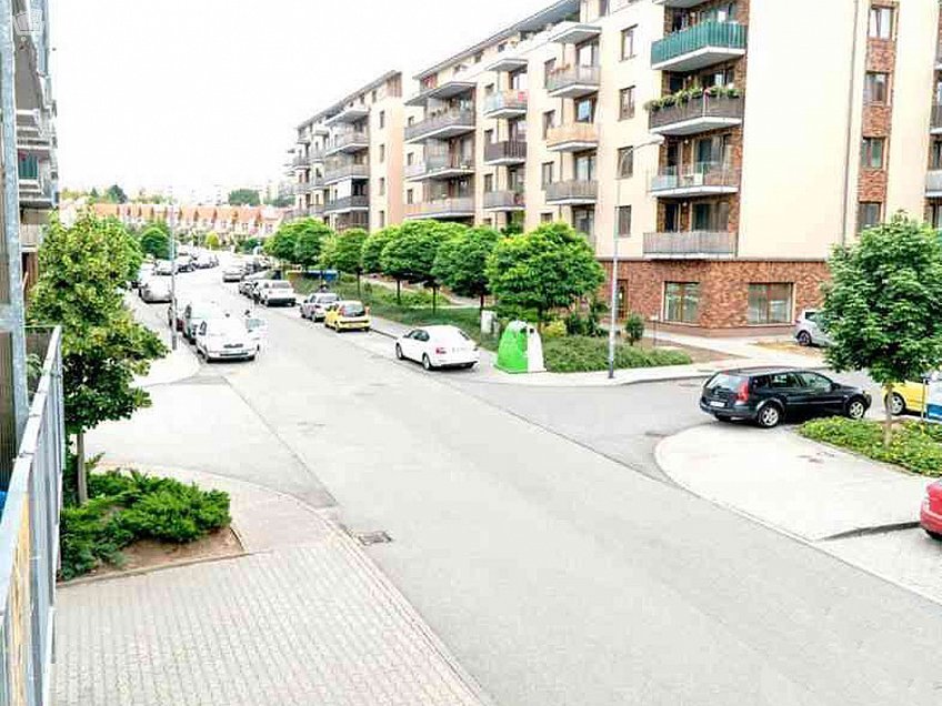 Pronájem  garážového stání 16 m^2 U Leskavy, Brno 62500