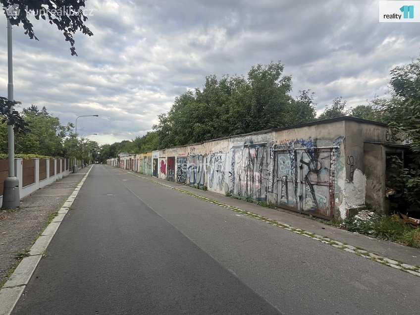 Prodej  garáže 17 m^2 Glinkova, Praha 6 
