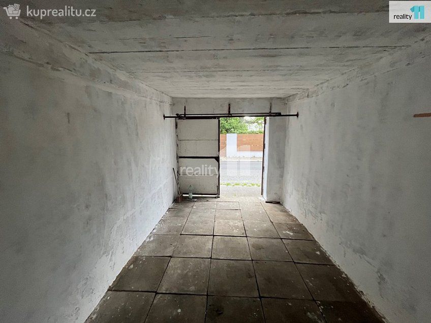 Prodej  garáže 17 m^2 Glinkova, Praha 6 