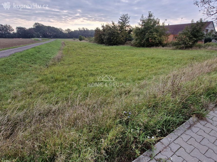 Prodej  stavebního pozemku 1600 m^2 Cvrčovice, Cvrčovice 
