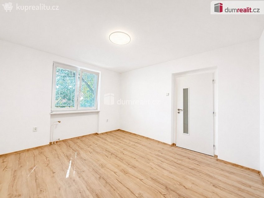 Pronájem bytu 2+1 75 m^2 Třebízského, Teplice 