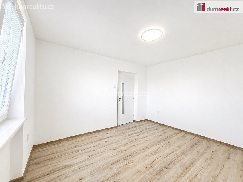 Pronájem bytu 2+1 75 m^2 Třebízského, Teplice 