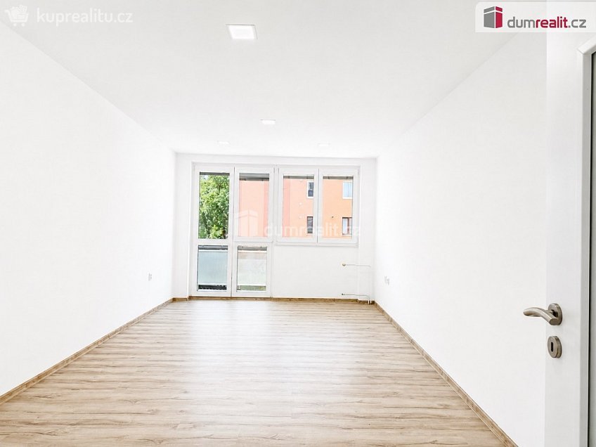 Pronájem bytu 2+1 75 m^2 Třebízského, Teplice 