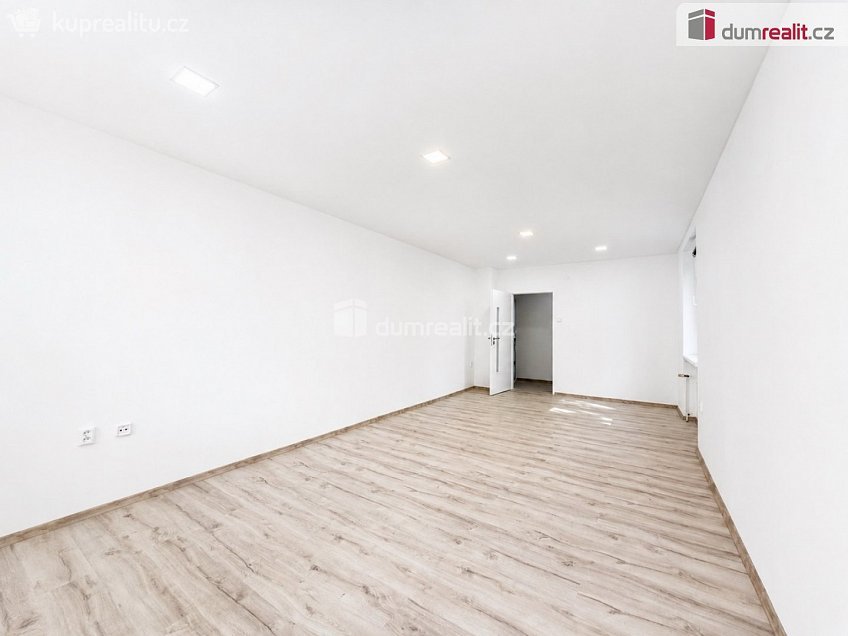 Pronájem bytu 2+1 75 m^2 Třebízského, Teplice 