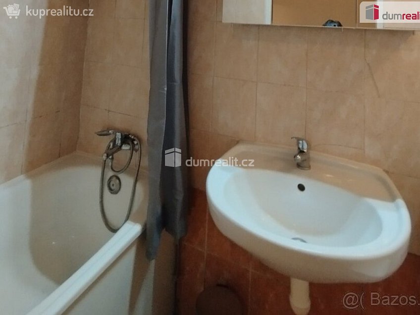Pronájem bytu 2+kk 34 m^2 Plzeňská, Praha 5 