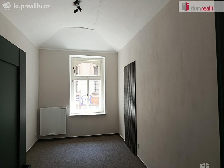 Pronájem bytu 1+1 36 m^2 Svornosti, Praha 5 