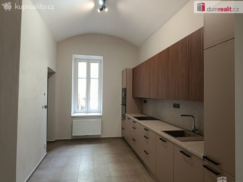 Pronájem bytu 1+1 36 m^2 Svornosti, Praha 5 