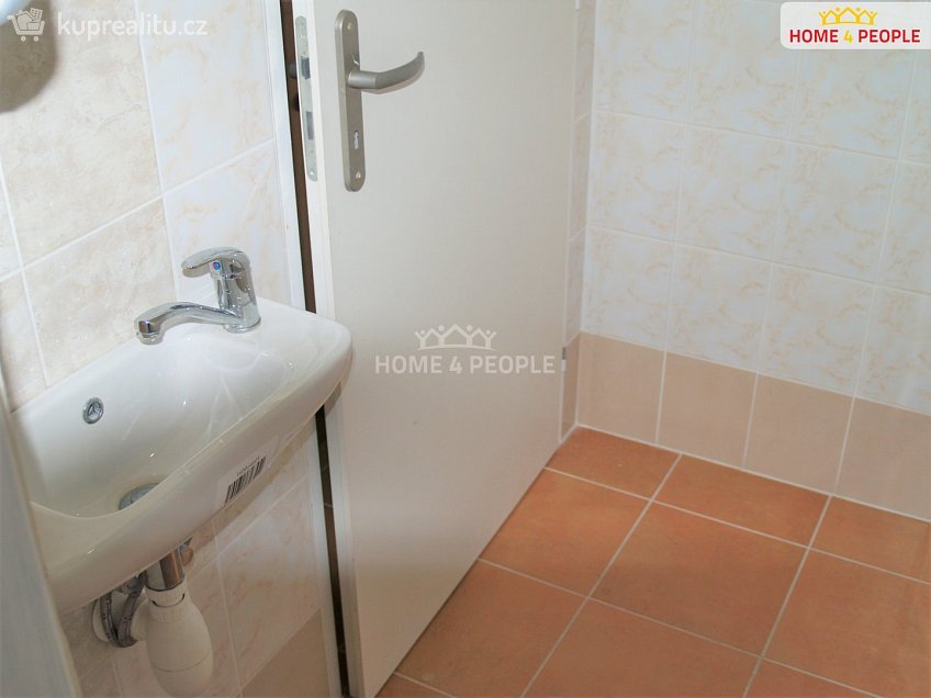 Pronájem  obchodních prostor 32 m^2 Školní, Chodov 