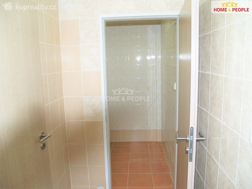 Pronájem  obchodních prostor 32 m^2 Školní, Chodov 