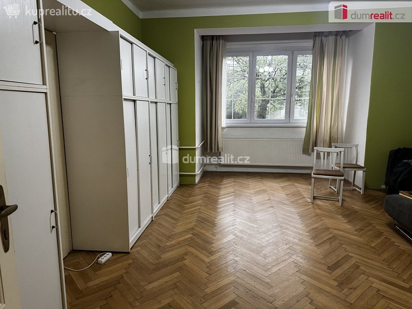 Pronájem  vily 290 m^2 Na Okrouhlíku, Pardubice 