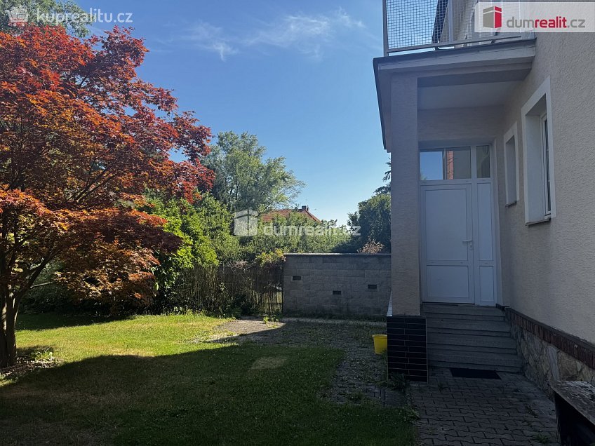 Pronájem  vily 290 m^2 Na Okrouhlíku, Pardubice 