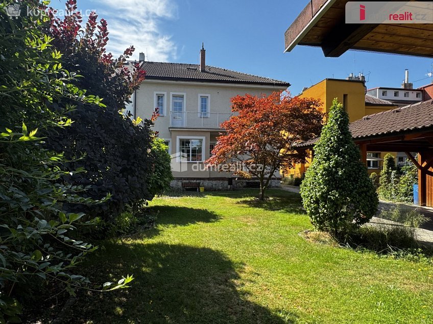 Pronájem  vily 290 m^2 Na Okrouhlíku, Pardubice 